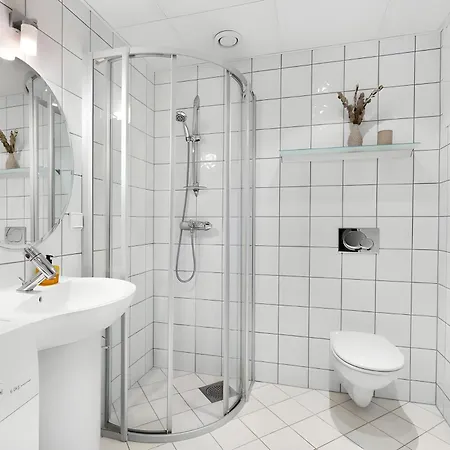 Modern And Chic - *