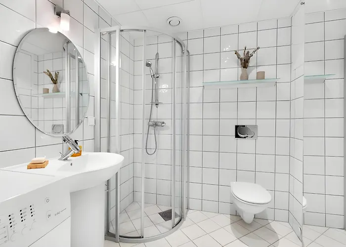 Modern And Chic - *